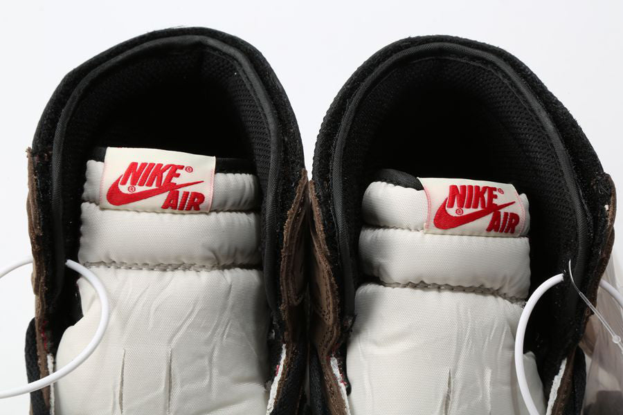 Sneakers Nike Air Jordan 1 High x Travis Scott - Mocha