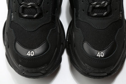 Sneakers Balenciaga - Triple S